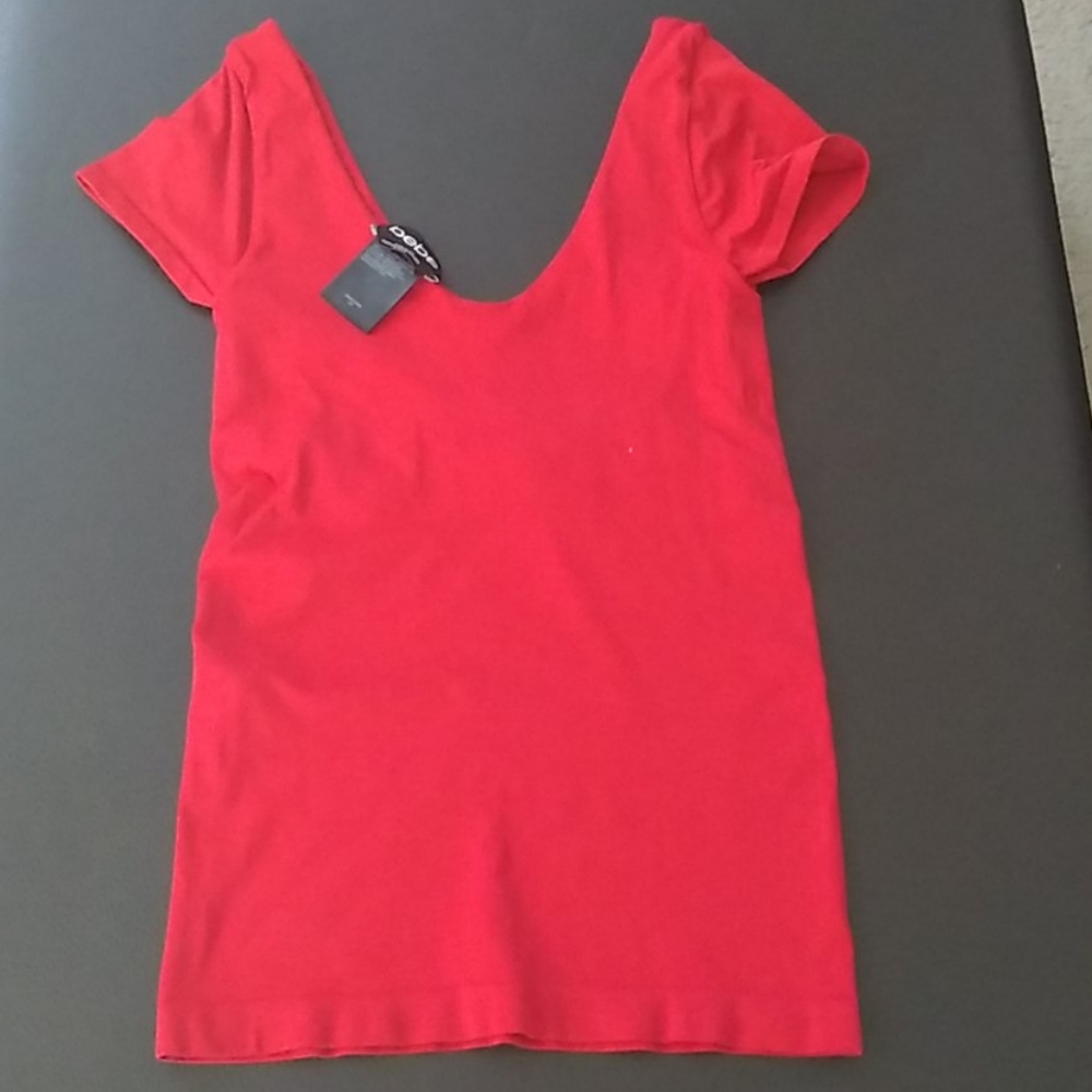 Bebe red V-neck top size XS/S (P)